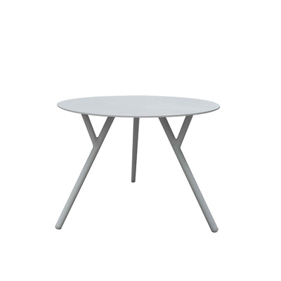 Aluminium outdoor furniture set with Iowa coffee table in light grey, perfect for stylish outdoor relaxation.